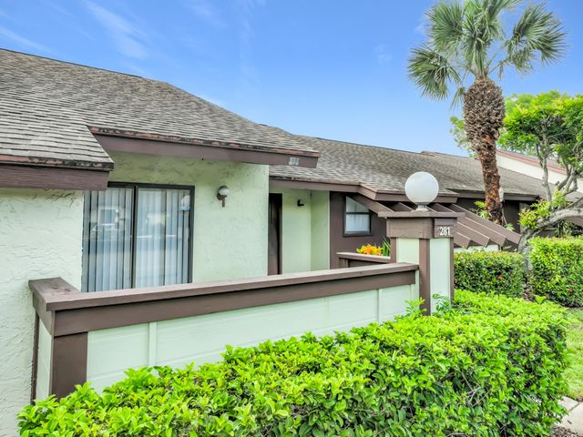 281 AMBER Court, Royal Palm Beach, FL 33411