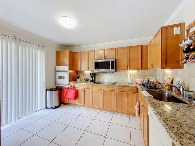 281 AMBER Court, Royal Palm Beach, FL 33411