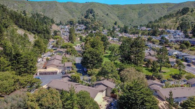 1041 Oddstad Boulevard, Pacifica, CA 94044