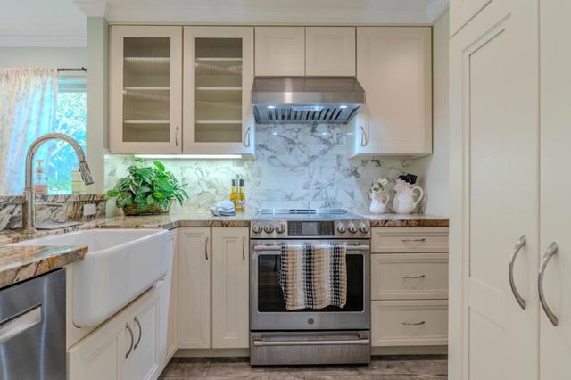 1041 Oddstad Boulevard, Pacifica, CA 94044