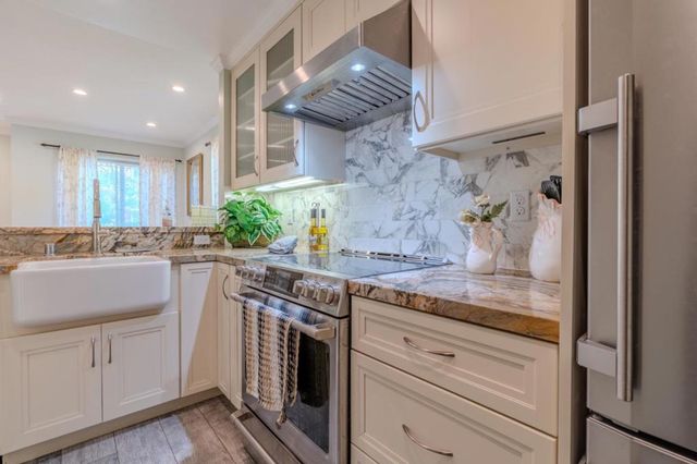 1041 Oddstad Boulevard, Pacifica, CA 94044