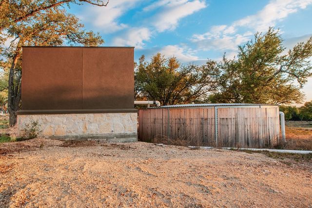 901 E Flying Owl DR, Johnson City, TX 78636