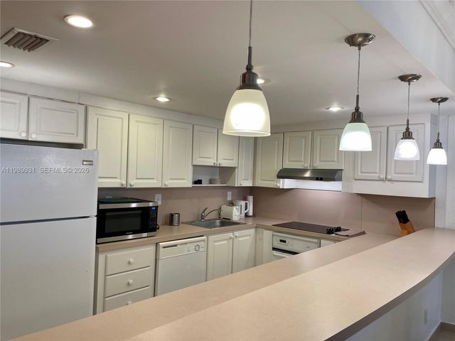 19390 Collins Ave 1405, Sunny Isles Beach, FL 33160