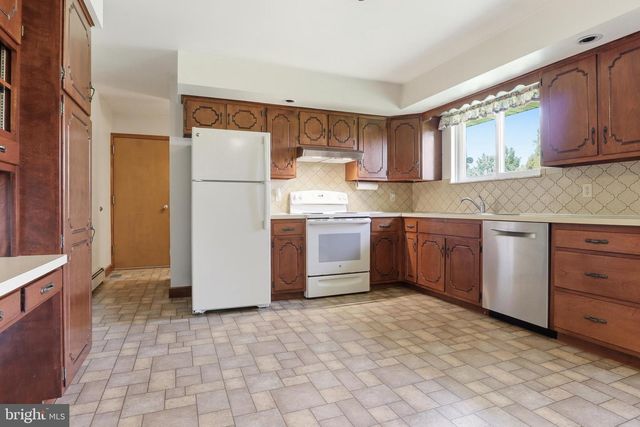 60 CATALINA DR, Mount Wolf, PA 17347