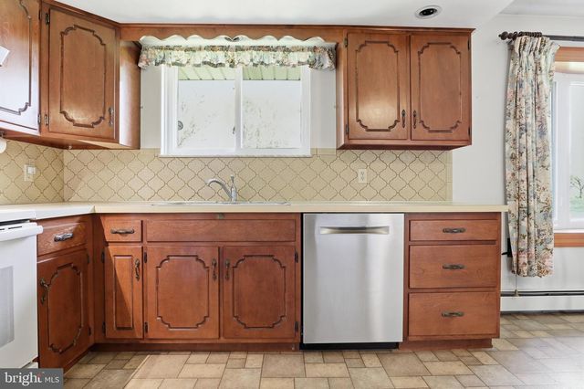 60 CATALINA DR, Mount Wolf, PA 17347
