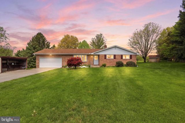 60 CATALINA DR, Mount Wolf, PA 17347