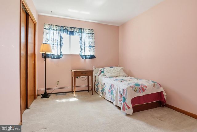 60 CATALINA DR, Mount Wolf, PA 17347