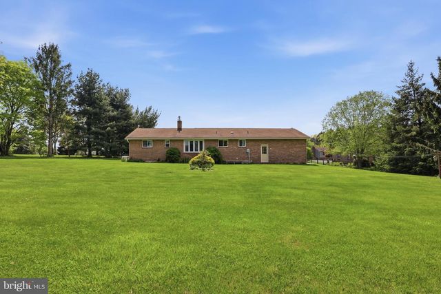 60 CATALINA DR, Mount Wolf, PA 17347