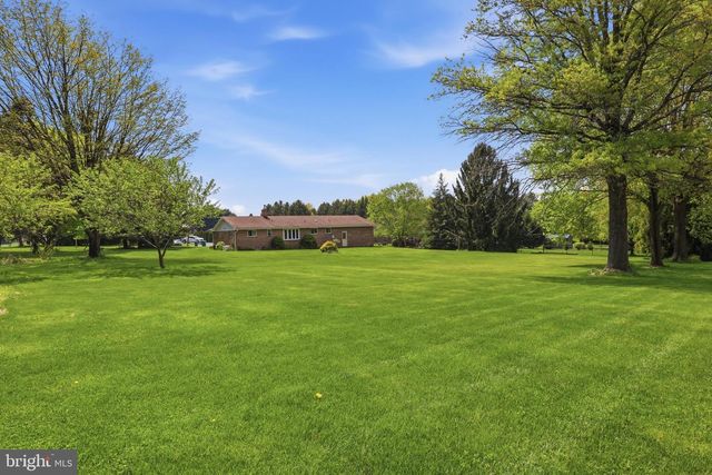 60 CATALINA DR, Mount Wolf, PA 17347