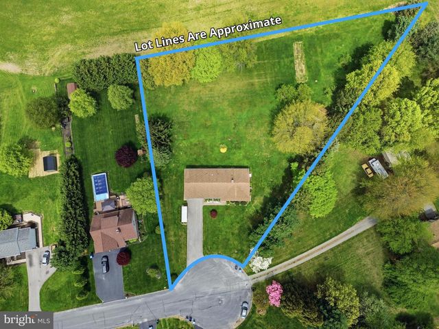 60 CATALINA DR, Mount Wolf, PA 17347