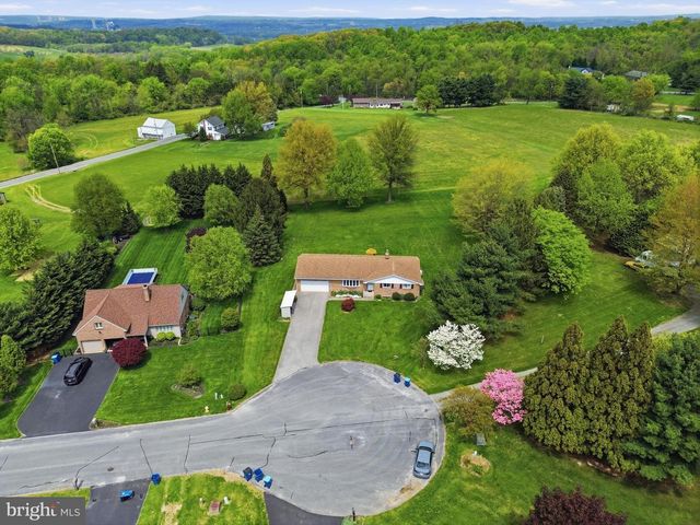 60 CATALINA DR, Mount Wolf, PA 17347