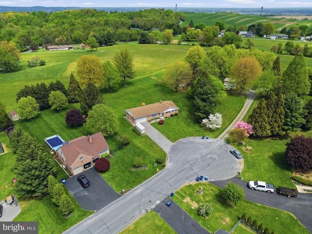 60 CATALINA DR, Mount Wolf, PA 17347