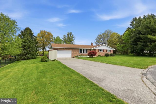 60 CATALINA DR, Mount Wolf, PA 17347