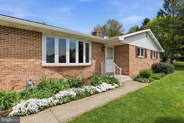 60 CATALINA DR, Mount Wolf, PA 17347
