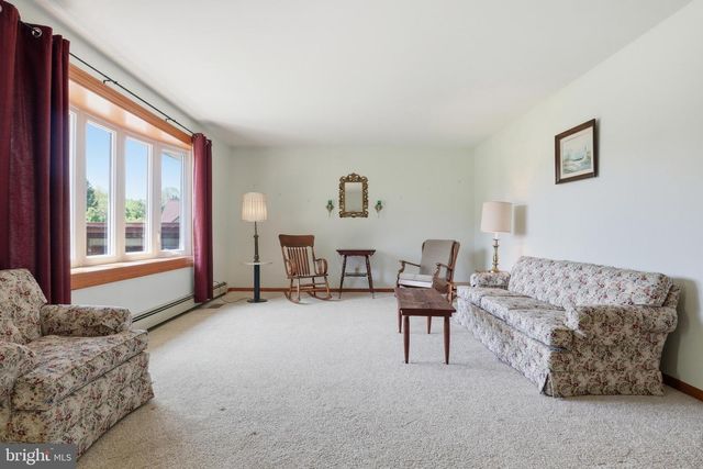 60 CATALINA DR, Mount Wolf, PA 17347