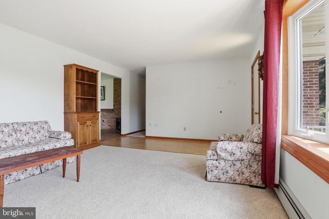 60 CATALINA DR, Mount Wolf, PA 17347