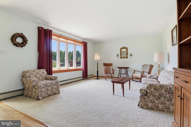 60 CATALINA DR, Mount Wolf, PA 17347