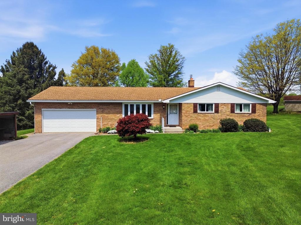 60 CATALINA DR, Mount Wolf, PA 17347