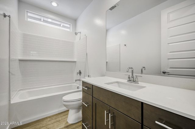8258 E PRAIRIE Avenue, Mesa, AZ 85212