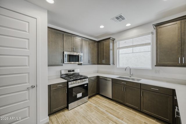 8258 E PRAIRIE Avenue, Mesa, AZ 85212