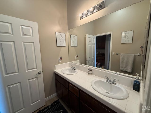 6702 Aretino Way, Bakersfield, CA 93306