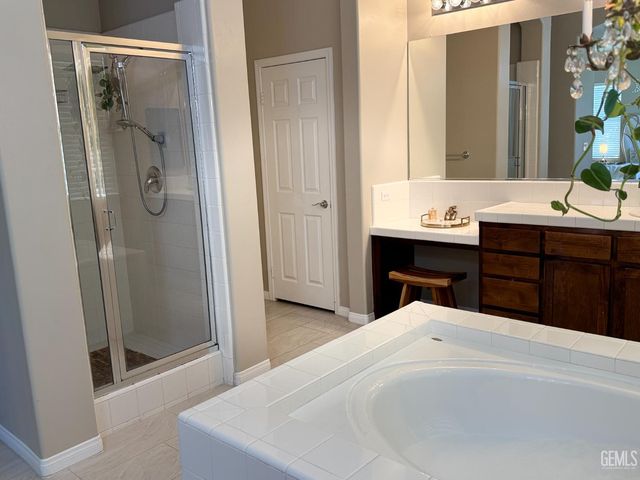 6702 Aretino Way, Bakersfield, CA 93306