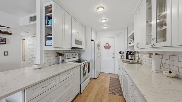 200 THE ESPLANADE N B2, Venice, FL 34285