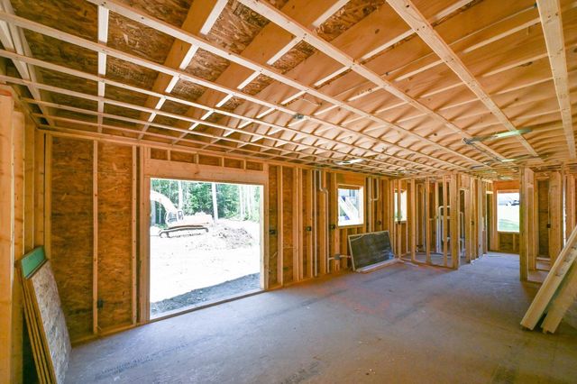 35 Sawmill Rd, Dudley, MA 01571