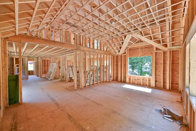 35 Sawmill Rd, Dudley, MA 01571