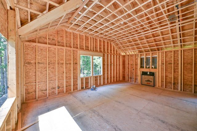 35 Sawmill Rd, Dudley, MA 01571