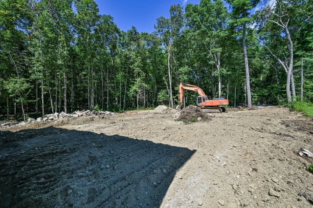 35 Sawmill Rd, Dudley, MA 01571