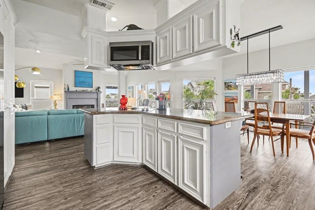 13318 Binnacle Way, Galveston, TX 77554