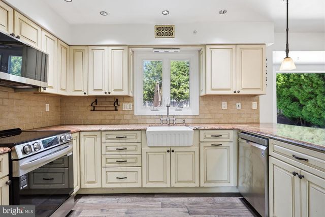 1272 KNOX DR, Yardley, PA 19067