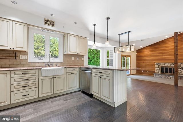 1272 KNOX DR, Yardley, PA 19067