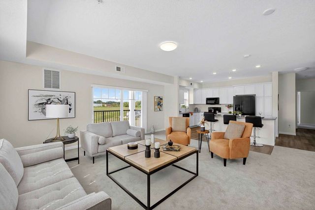 2592 MIDDLE Road 202, Bettendorf, IA 52722