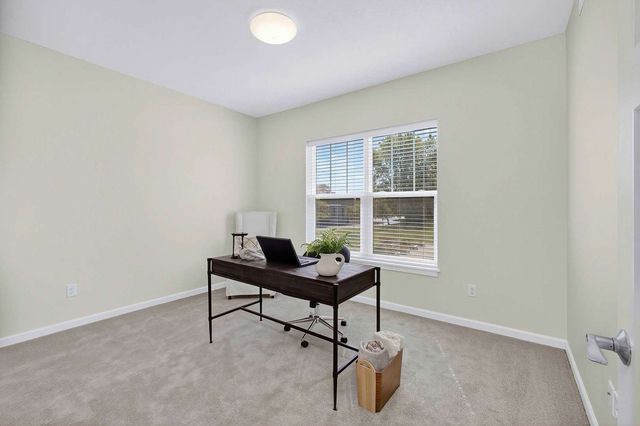 2592 MIDDLE Road 202, Bettendorf, IA 52722