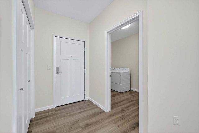 2592 MIDDLE Road 202, Bettendorf, IA 52722