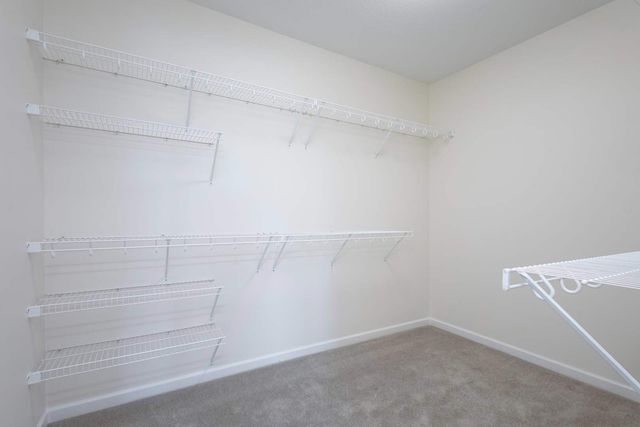 2592 MIDDLE Road 202, Bettendorf, IA 52722