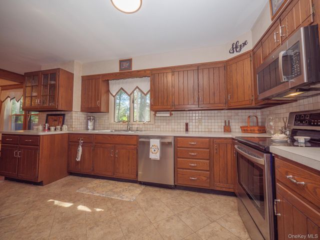 11 Kessler Drive, Hyde Park, NY 12538