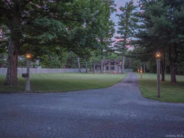 11 Kessler Drive, Hyde Park, NY 12538