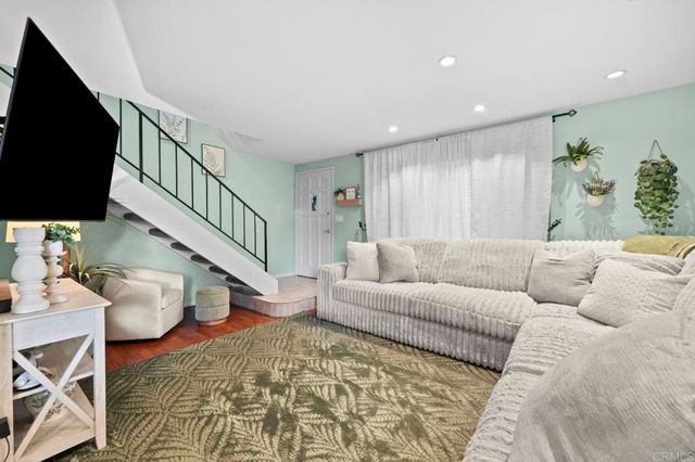 1248 Denver Lane E, El Cajon, CA 92021