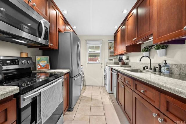 1248 Denver Lane E, El Cajon, CA 92021