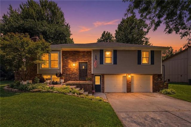 1113 SE 2nd Terrace, Lee's Summit, MO 64063