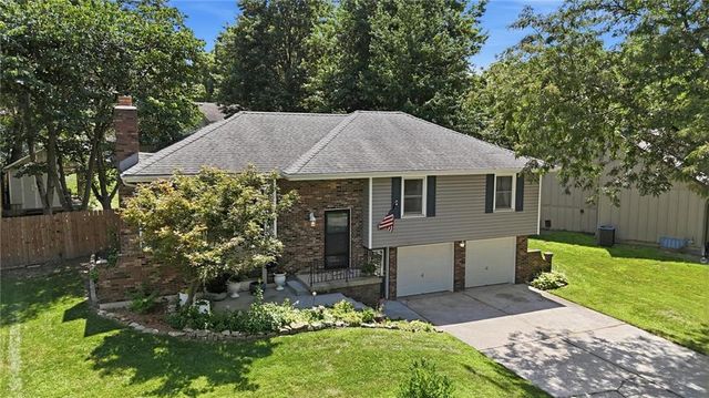 1113 SE 2nd Terrace, Lee's Summit, MO 64063