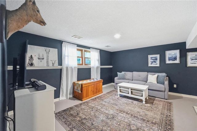 1113 SE 2nd Terrace, Lee's Summit, MO 64063