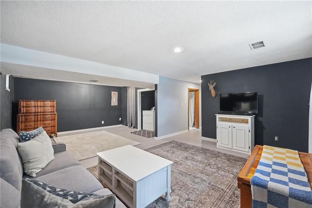 1113 SE 2nd Terrace, Lee's Summit, MO 64063