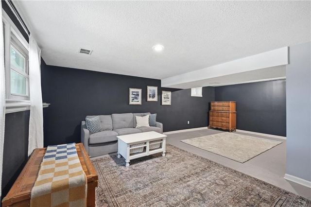 1113 SE 2nd Terrace, Lee's Summit, MO 64063