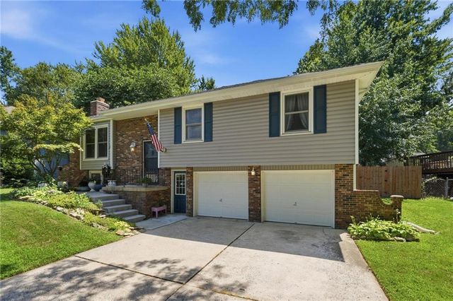 1113 SE 2nd Terrace, Lee's Summit, MO 64063