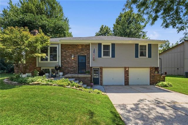 1113 SE 2nd Terrace, Lee's Summit, MO 64063