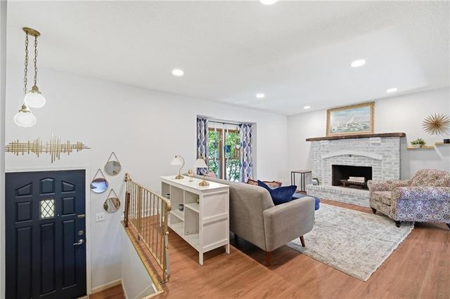 1113 SE 2nd Terrace, Lee's Summit, MO 64063